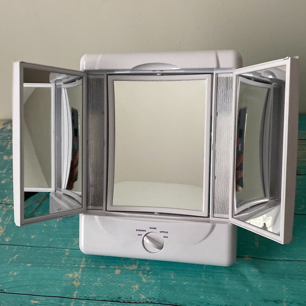 Conair Double-Sided Lighted Makeup Mirror TM7LX Magnified 4 Settings